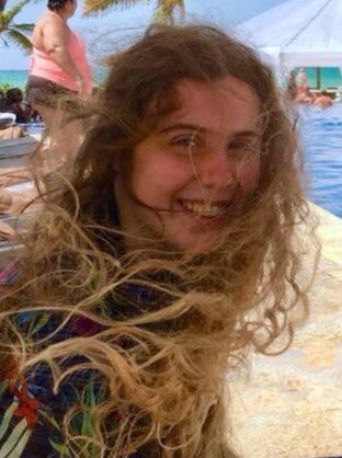 Sally Bourliakas 💙 tweet media