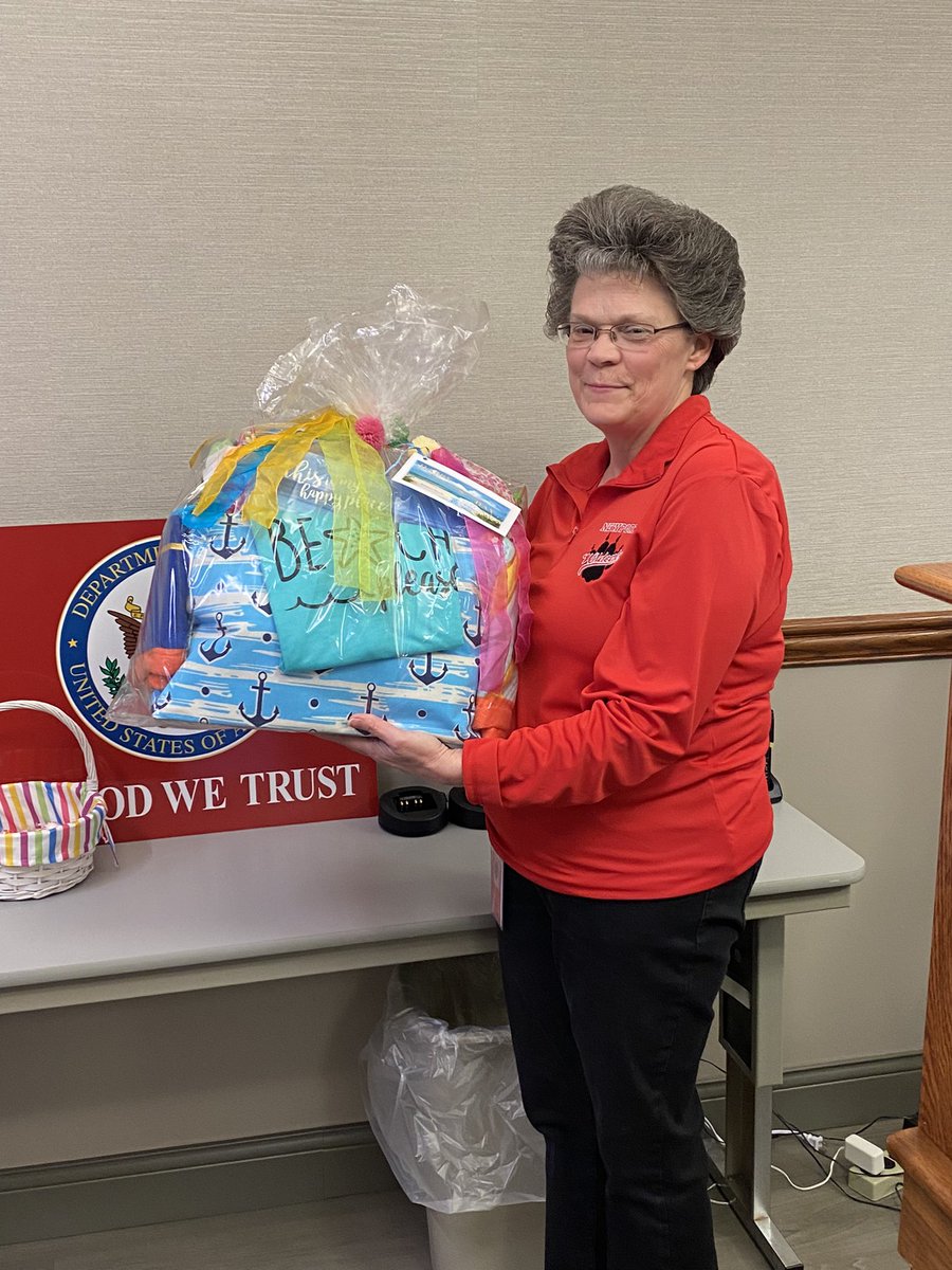Timothy04328157's tweet photo. Happy Administrative Assistant Day to Kathi Baldwin. She is the best and keeps us all in line. She is counting the days until she gets to the beach. https://t.co/n5717udiwh