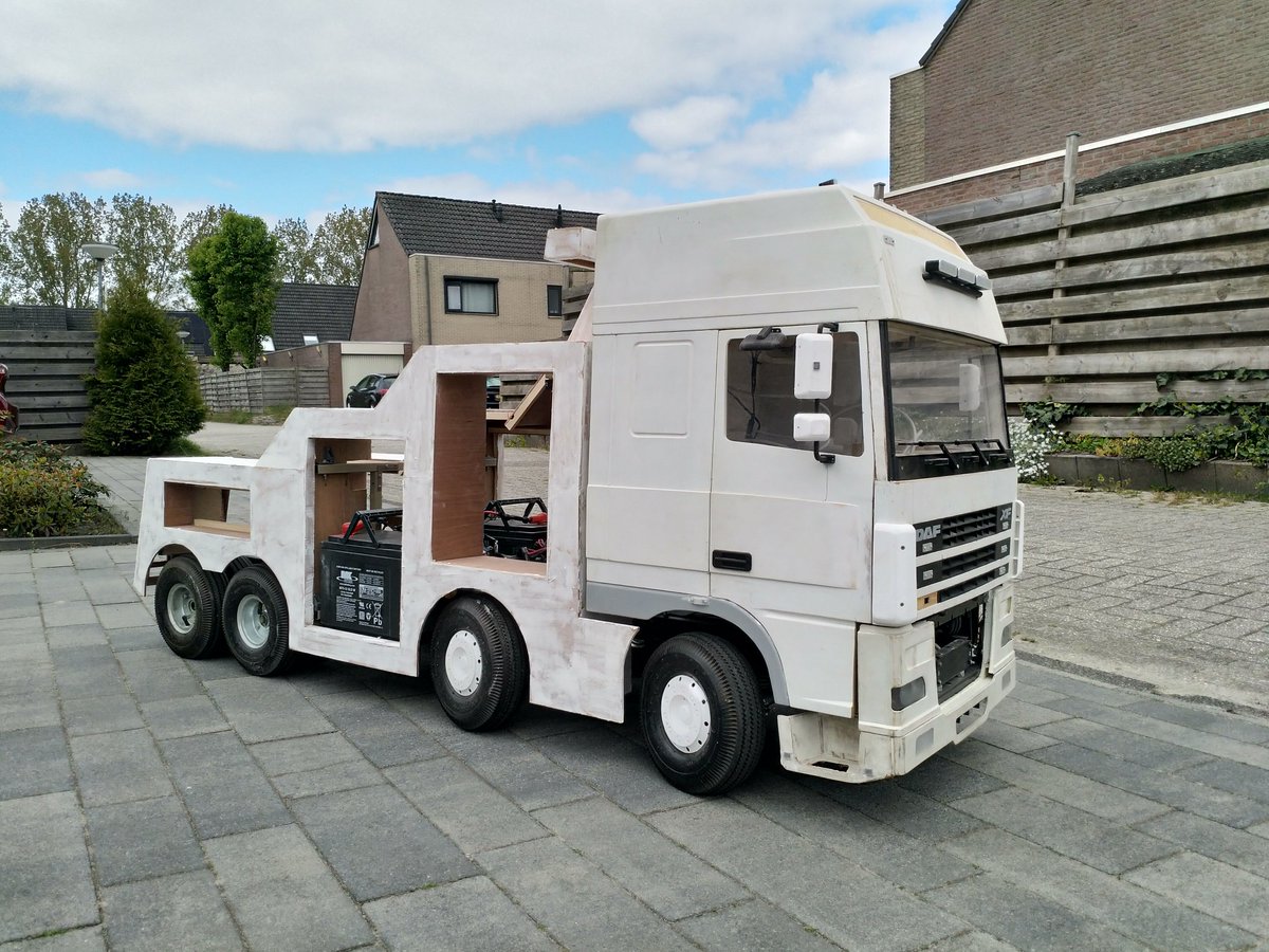 DAF_Model_NL's tweet photo. The build continues.#modelbuilding #modeltrucks #modeltruck #model #truck #towtruck #truckmodel  #truckmodels #scalemodel  #scaletrucks #scaletruck #Arduino #daftrucks #daf #dafxf #rchobby  #thedutchdream #wrecker
#bergingsbedrijf #bergingswagen #bergingstruck #bergingsvoertuig https://t.co/xyhtoYGM0f