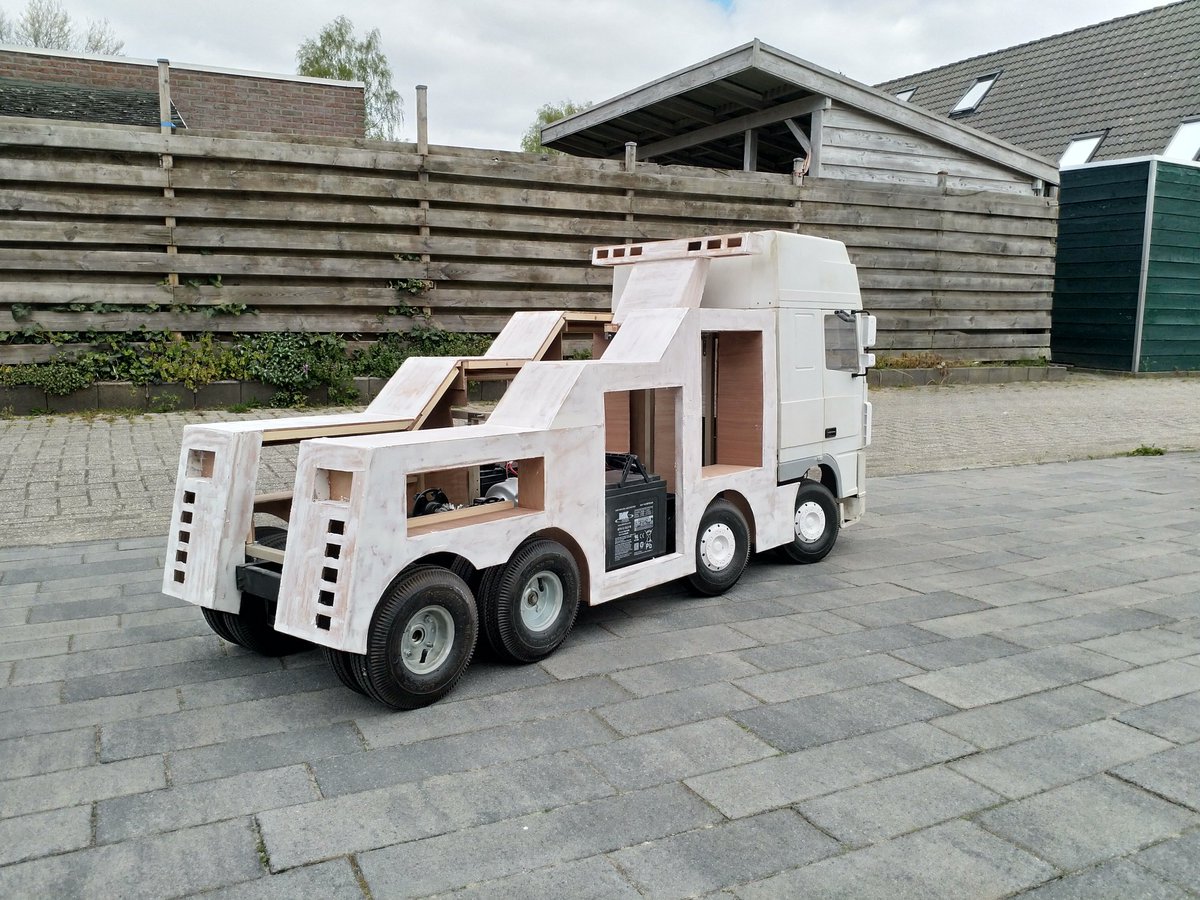 DAF_Model_NL's tweet photo. The build continues.#modelbuilding #modeltrucks #modeltruck #model #truck #towtruck #truckmodel  #truckmodels #scalemodel  #scaletrucks #scaletruck #Arduino #daftrucks #daf #dafxf #rchobby  #thedutchdream #wrecker
#bergingsbedrijf #bergingswagen #bergingstruck #bergingsvoertuig https://t.co/xyhtoYGM0f