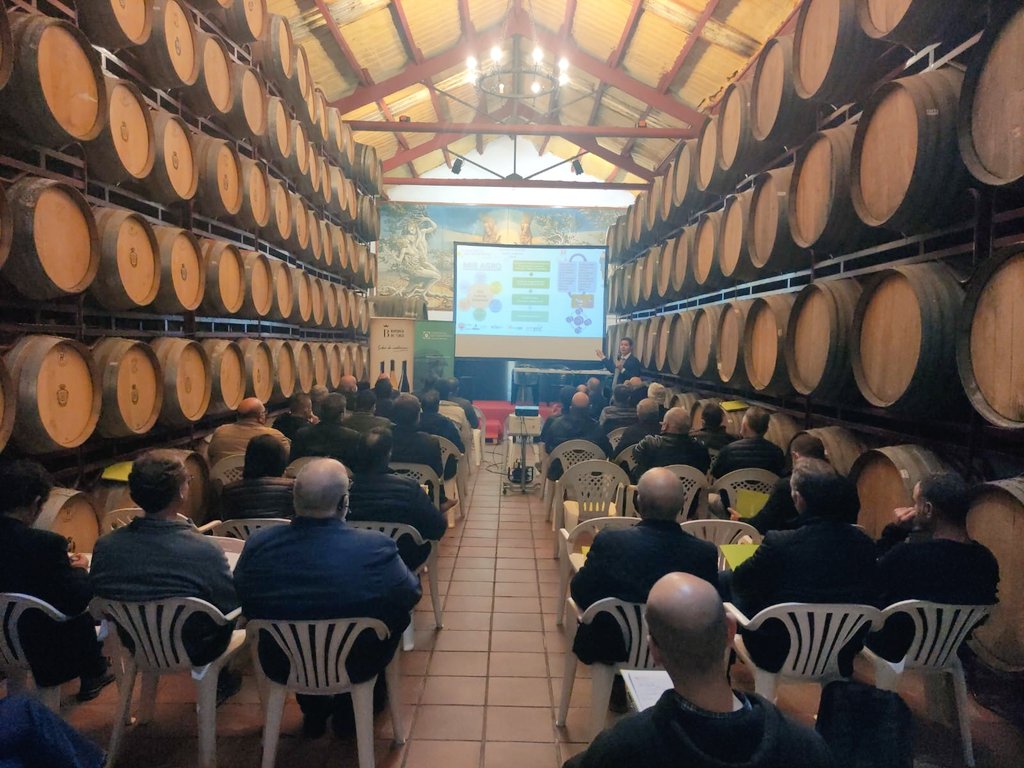 CoopsAgroES's tweet photo. Pablo Fernández @CoopsAgroES presenta el Sistema de Información Geográfica #Cooperativa de las Explotaciones #SIGEX que desarrollamos con @Esri_Spain @HispAnalytics para recabar, comparar y analizar los datos de las #cooperativas ...
Jornada #vino @CoopsAgroCV @BaroniadeTuris https://t.co/AZndiByPxy