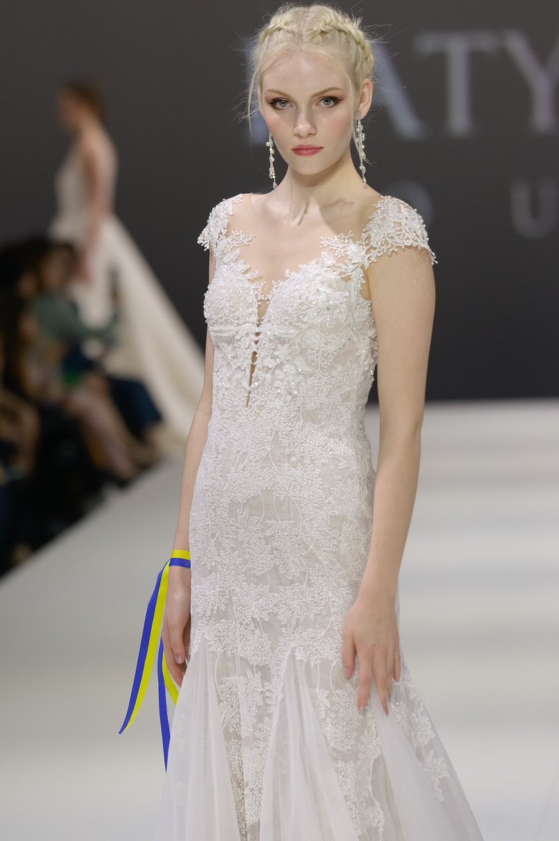 Xavicanadell's tweet photo. @BridalBcnFW 
#catycorso 
#bbfw22 https://t.co/3hWABXvLYy