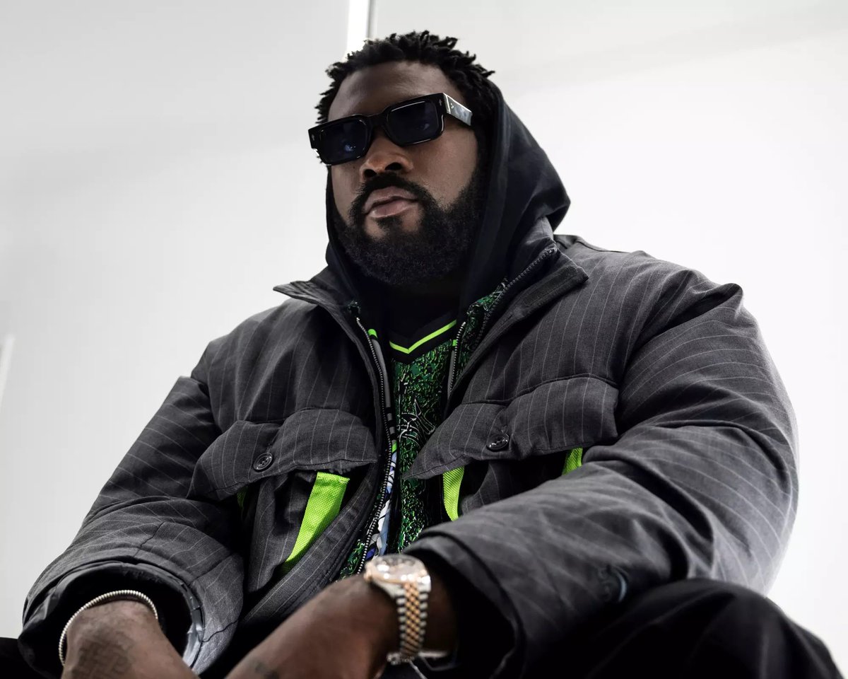 ShadesFrance's tweet image. 🚨Les fans de DAMSO qui l’écoutent le + sur Spotify ont reçu un mail pour acheter leurs places avant les autres, pour les récompenser !

Des séances dédicaces sont aussi prévues par Damso pendant la tournée :

« Avec le deuil, je réalise que le contact humain c’est le meilleur »