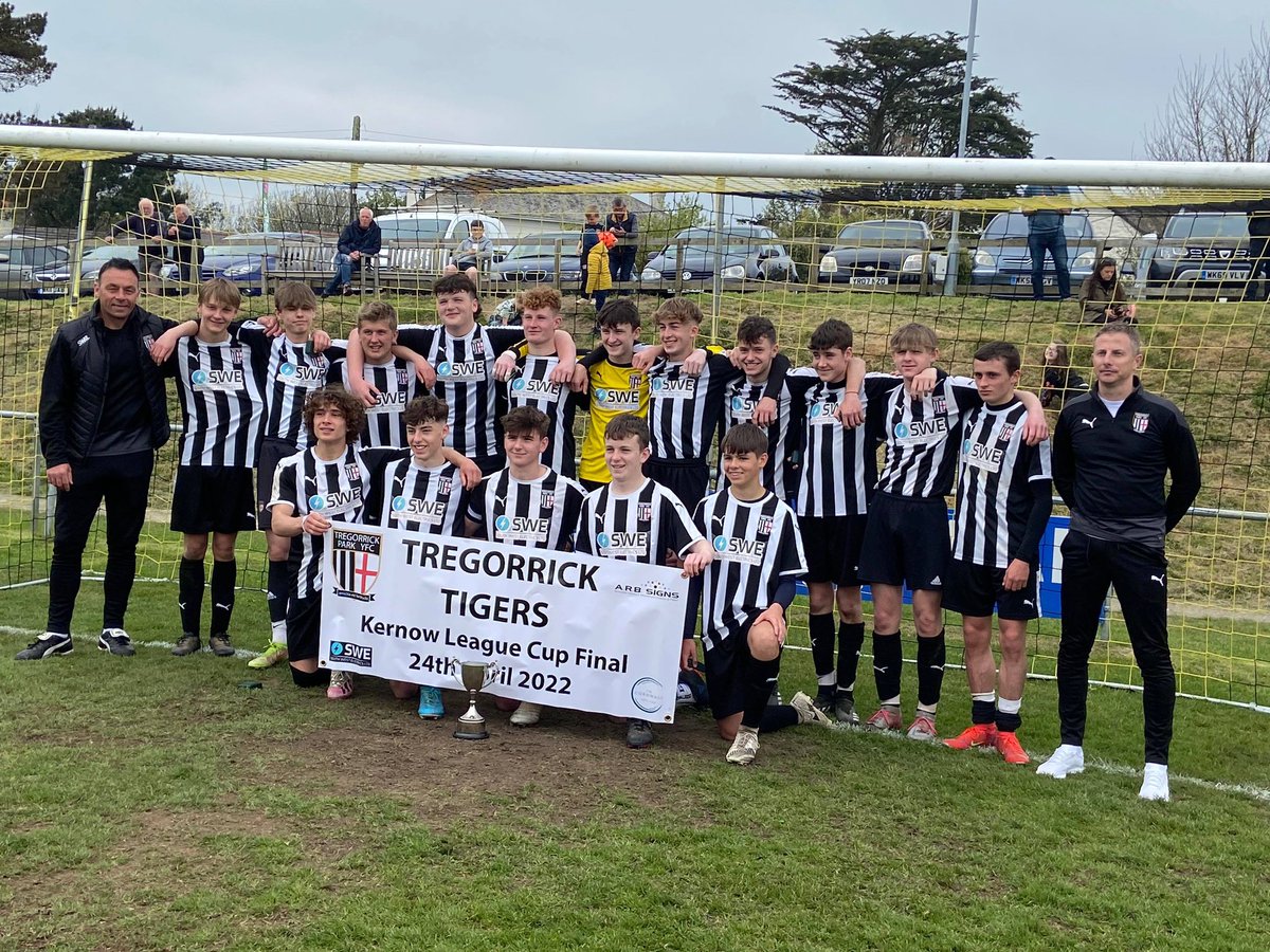Teamgrassroots_'s tweet photo. #Shoutout to Tregorrick Tigers Kernow Youth League cup winners U16 celebrating in what is their last youth football season together. 

Nominate your coach, club or match official for a national award 👉 https://t.co/5yDIre5FxK

#Grassrootsfootball #JuniorFootball
#AdultFootball https://t.co/aChmLo977o
