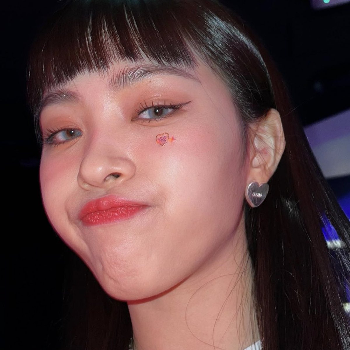 dailysrj's tweet photo. we need to talk about ryujin cause THERE IS NO WAY someone can be this beautiful https://t.co/KVvPpks9lg