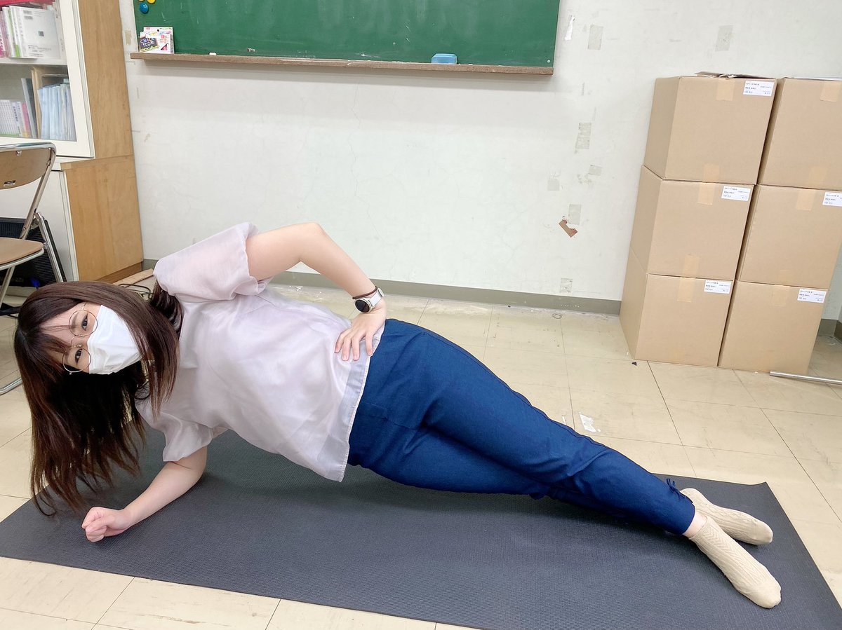 頑張ってしかいない。 サイドプランク右30秒✖️2 サイドプランク左30