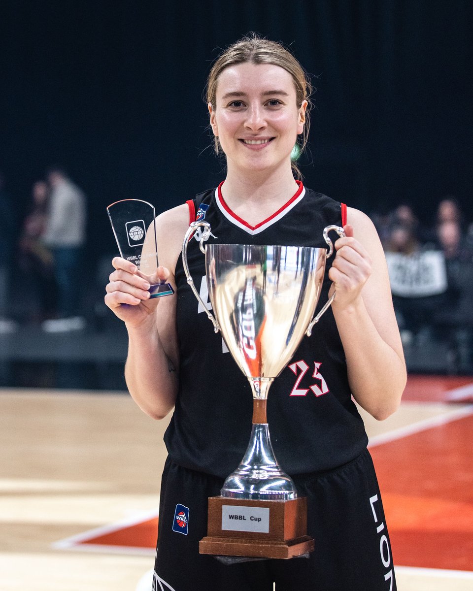 StandardIssueUK's tweet image. In this week's Jenny Off The Blocks, @inspireajen chats to @LeahMcDerment of the @LondonLions about their incredible undefeated season, and the growth of basketball in the UK. bit.ly/36Oai2N
