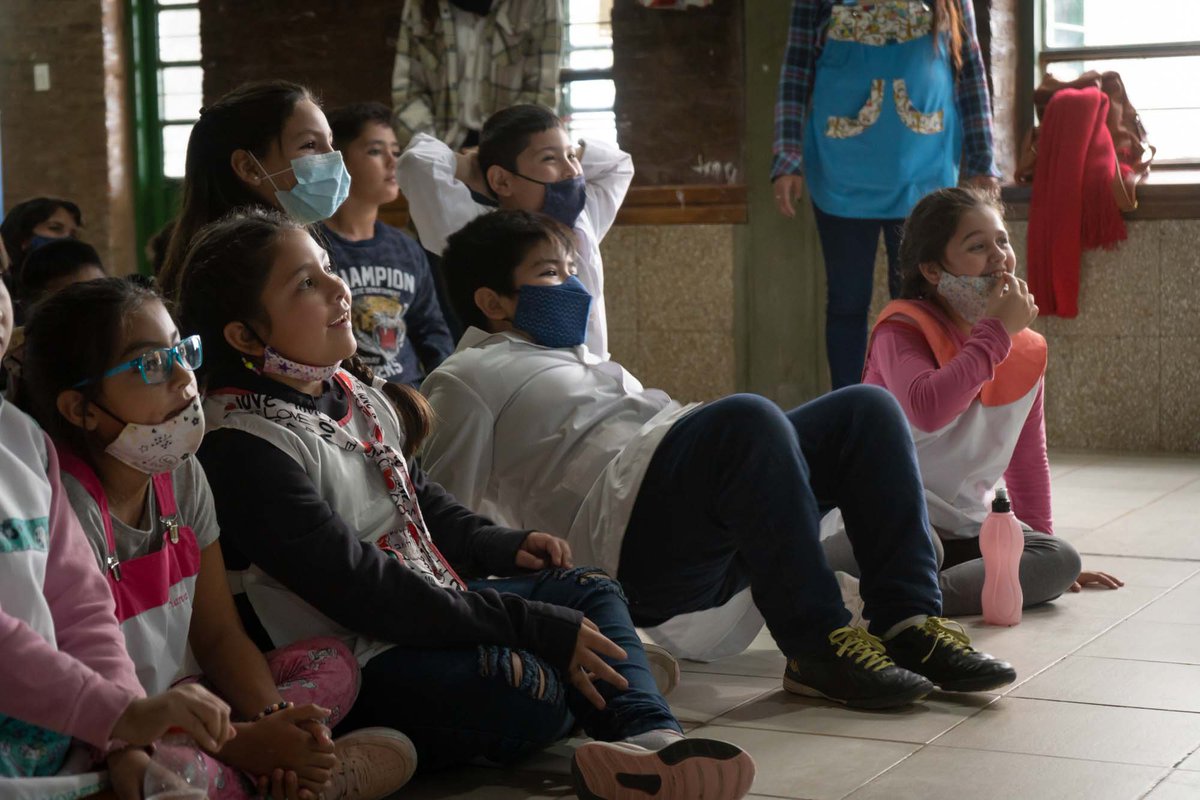 santiagomoran72's tweet photo. #LimpiezaUrbana 
Taller de “Separación de Residuos”. Ayer estuvimos en la Escuela Primaria Nro 190 del barrio San Lorenzo Norte. Ya se brindó en más de 45 colegios de #NeuquenCapital 
#Separap
#MeMueveSeparar https://t.co/CoONvfLZ6J