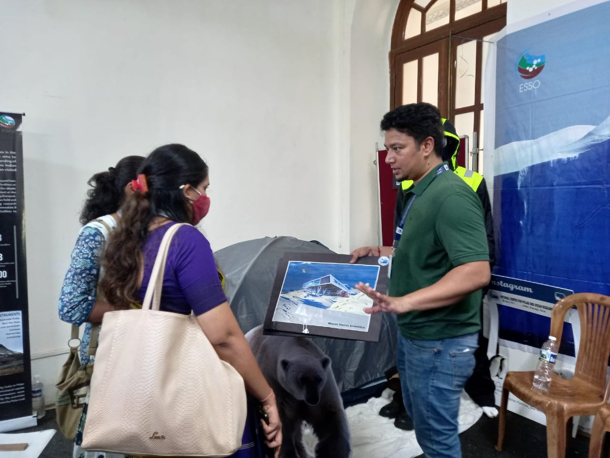 ncaor_goa's tweet photo. Day 2 of #SCIFFI 2022
NCPOR team interacted with school students from different parts of Goa.
Importance of polar and ocean realms, Virtual tour of Antarctica and many more topic discussed with the students at ESG, Goa.
@moesgoi
#scicomm https://t.co/AljiYDm54Y