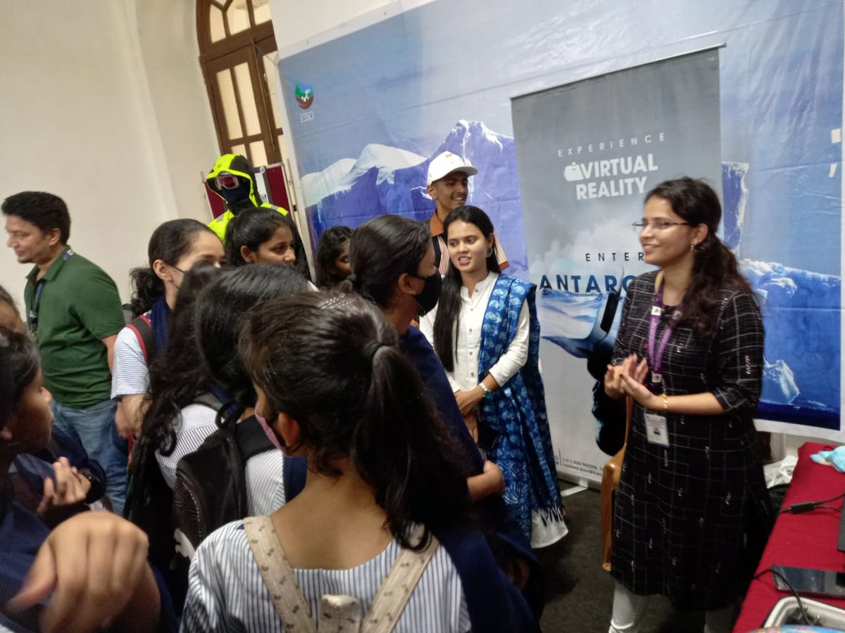 ncaor_goa's tweet photo. Day 2 of #SCIFFI 2022
NCPOR team interacted with school students from different parts of Goa.
Importance of polar and ocean realms, Virtual tour of Antarctica and many more topic discussed with the students at ESG, Goa.
@moesgoi
#scicomm https://t.co/AljiYDm54Y