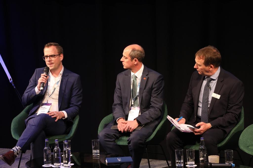 railindustry's tweet photo. @ArcadisUK "If itβs going to make life easier and less messy than it is now, why would you not embrace it?" Chris and Daniel @ArcadisUK highlight how PBM has proven itself to bring value.
#UnlockRail #RIC22 https://t.co/NBBNFAl4uw