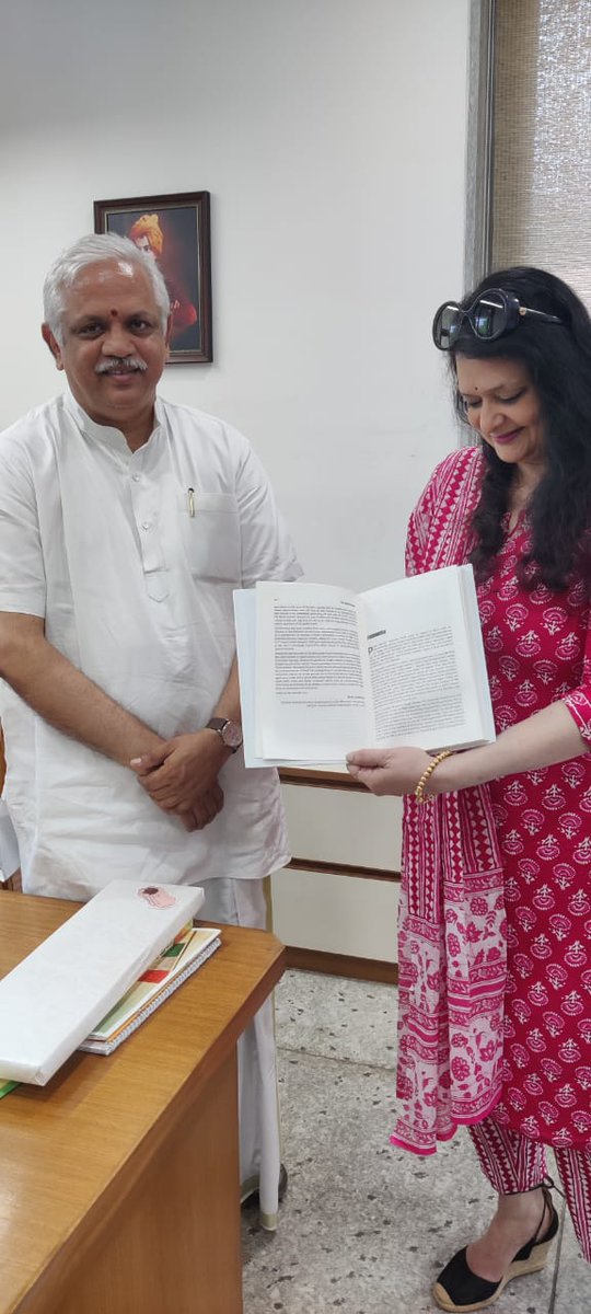 Sanju_Verma_'s tweet image. Sharing below some snippets of the interaction and few paragraphs of the gripping #Introduction written by @blsanthosh ji👇

#TheModiGambit