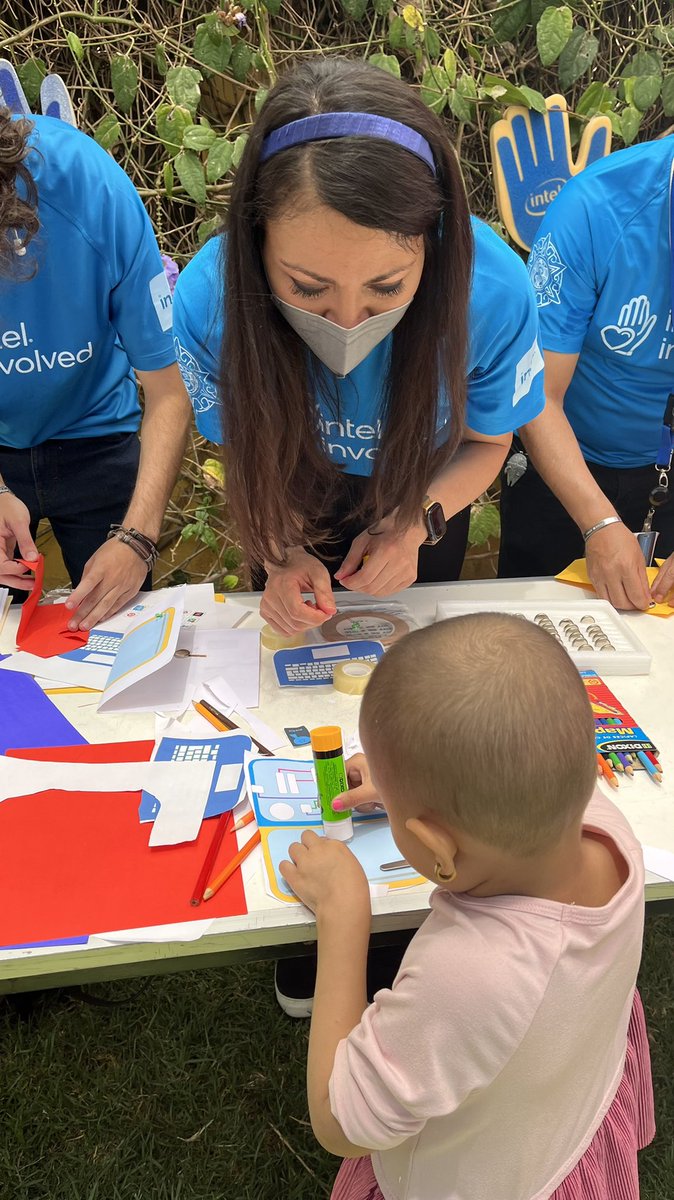 NARIZROJAAC's tweet photo. Gracias al voluntariado de @intel_la #IntelMX https://t.co/9R8qAVcFIf