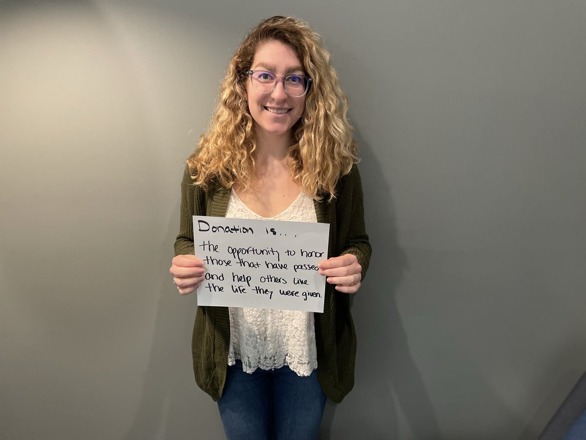 SharingHopeSC's tweet photo. "Donation is...the opportunity to honor those that have passed and help others live the life they were given," Katherine, Medical Records Coordinator #ShareHope #DonateLiffe #NDLM #SCBlueGreen @DonateLife @UNOSNews https://t.co/P1827fySMQ