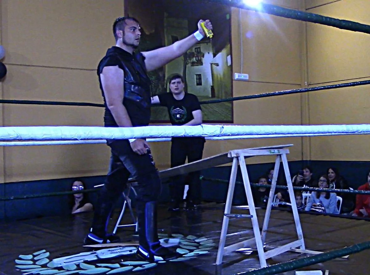 andaluciawrestl's tweet photo. 💚 @Ghostnight26987 vence a @Ivan_Roy_MM y Silver Cage por el título de Andalucía
⚪ La Nueva Élite retiene frente FuckHighflyers 
💚 @theomarttovi_w se convierte en el primer campeón de Ichiban al derrotar a @Michael_Cross93 
⚪ @JoeGold06143697 gana una rumble de 30 luchadores https://t.co/tdgylrgO8r