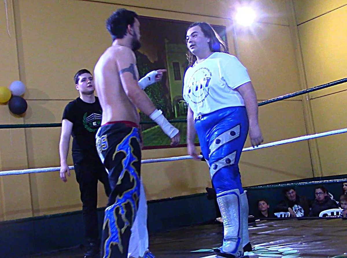 andaluciawrestl's tweet photo. 💚 @Ghostnight26987 vence a @Ivan_Roy_MM y Silver Cage por el título de Andalucía
⚪ La Nueva Élite retiene frente FuckHighflyers 
💚 @theomarttovi_w se convierte en el primer campeón de Ichiban al derrotar a @Michael_Cross93 
⚪ @JoeGold06143697 gana una rumble de 30 luchadores https://t.co/tdgylrgO8r