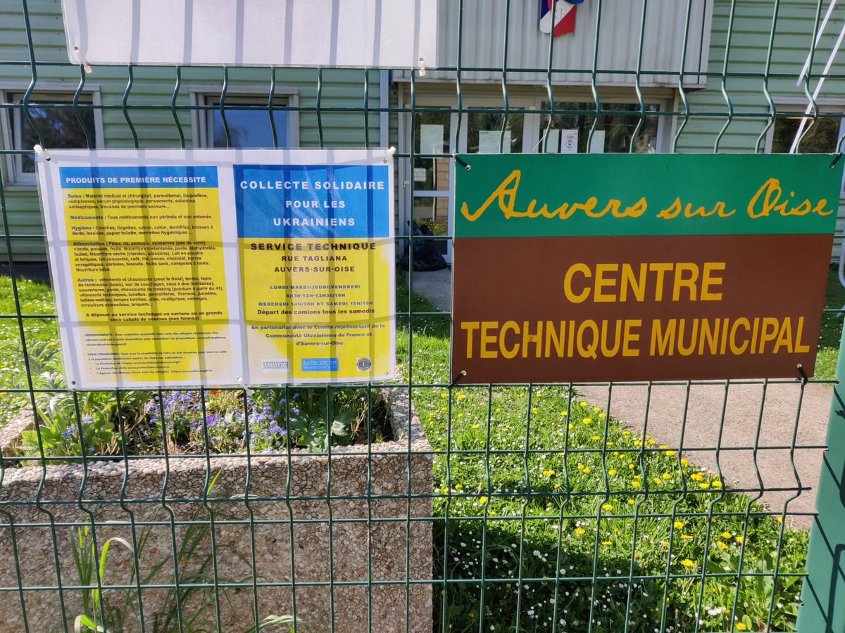 CollegeFrania's tweet photo. Les derniers colis sont partis pour le centre de collecte d'Auvers sur Oise en faveur de l'Ukraine : encore grand merci à tous les donateurs et toutes les donatrices ! @CEcosolidaire https://t.co/y6VfguHTYh