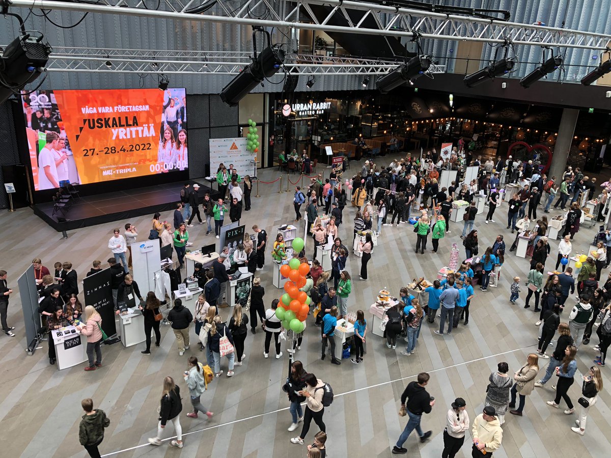 Kunnia olla tuomaroimassa @NuoriYrittajyys tapahtumassa <a href="/Perheyritys/">Perheyritysten liitto</a> edustajana. Mahtavia yrityksiä, innovaatiota ja tuotteita! #Nuoriyrittäjyys #yrittäjyys #MallOfTripla