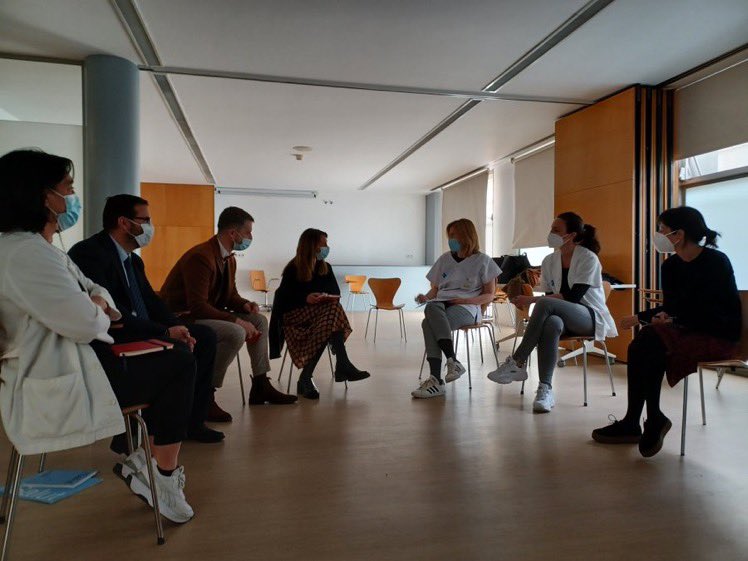 COVID19persist1's tweet photo. Avui ens hem reunit amb @meritxellbudo @apicbcn al #CAPMaragall

Continuem treballant per la visibilització, el reconeixement i sobretot per l'assistència de totes i tots els pacients amb #covidpersistent

Gràcies @Stroncio7 @Espemartn7 per ser-hi sempre. https://t.co/dWM7TQaBMc