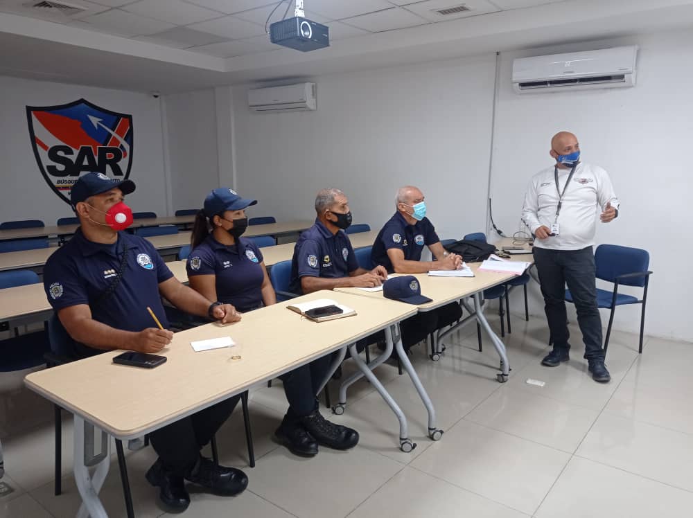 inac_ve's tweet photo. #27Abr || 1/2 Equipo @SAR_Venezuela brinda asesoría a profesionales de la Policía Marítima Nacional en materia técnica sobre el Sistema Satelital Cospas Sarsat y Radiobalizas, medios capaces de detectar transmisiones de alertas de socorro para la acción de búsqueda y salvamento. https://t.co/Tt7YHRE7BO
