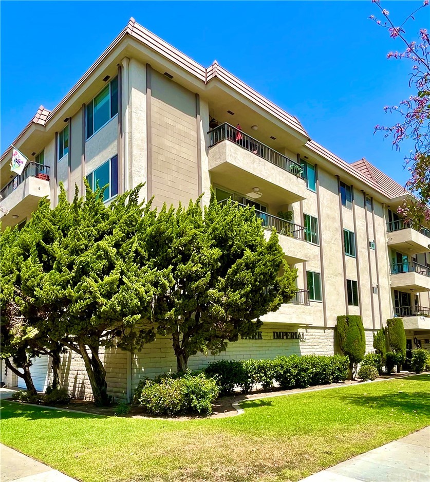 nikkisitt's tweet photo. New Listing! $699,900.00, 2BR, 2BA, 2121 E 1st Street 106, LONG BEACH, CA 90803, Full Details https://t.co/ThgN2m0H3U https://t.co/z15M5VWoik