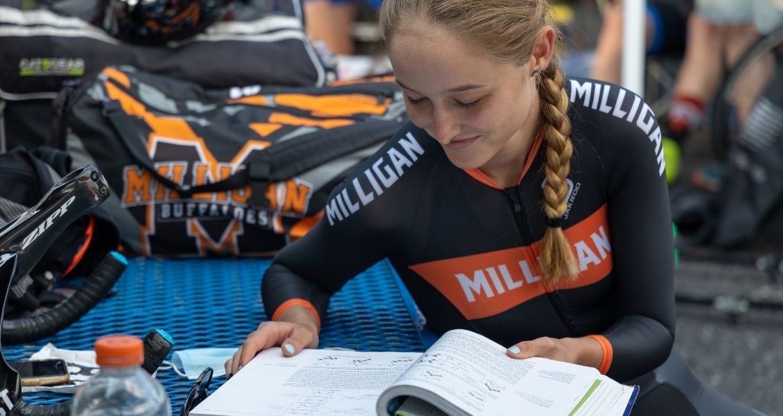 If you’re a young athlete interested in #collegiatecycling, here’s some good news: There’s probably a program out there that’s right for you. Here's the ultimate guide to help you understand how to keep racing your bike in college: usacycling.org/article/the-ul…