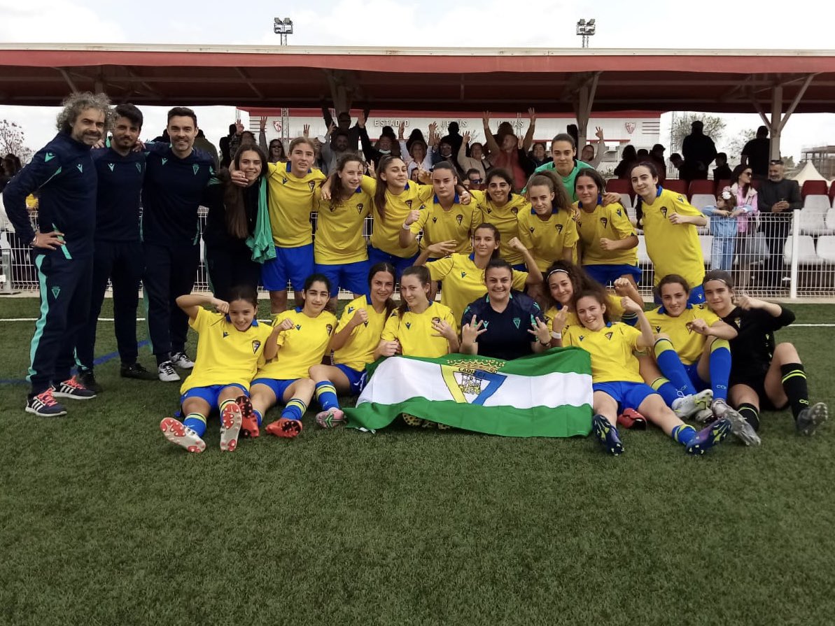 🙌🏼🔝 Hay que mencionar también el 𝙏𝙀𝙈𝙋𝙊𝙍𝘼𝘿𝙊́𝙉 del Infantil-Cadete a los mandos de Jesús Mateo

💛💙 Debutando en una categoría nueva, la más alta posible, con equipazos y consiguiendo un muy meritorio tercer puesto