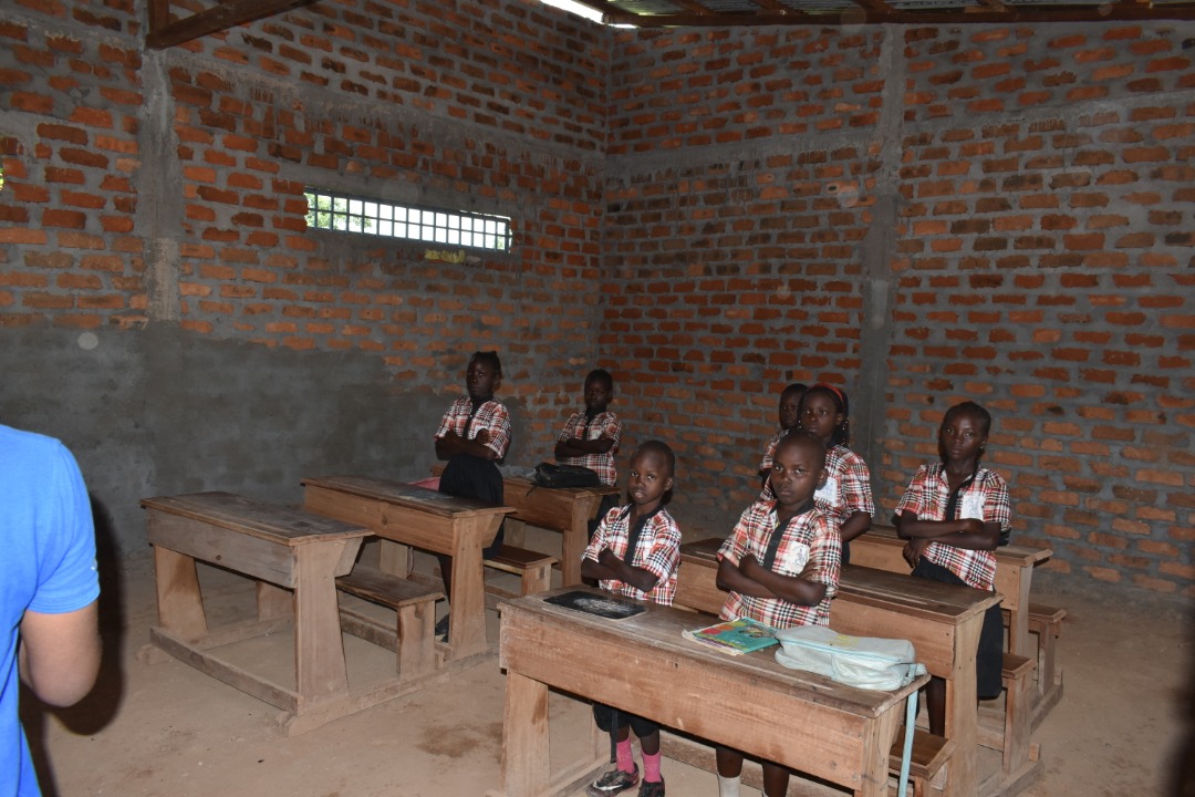 bachir97's tweet photo. Elle s’appelle Mine Dulcie Dora, elle a 23 ans et Centrafricaine, Elle fait partie des jeunes entrepreneurs émergents qu’il faut suivre de près et accompagné.
Elle est Fondatrice du Groupe Scolaire Shalom qui est une école maternelle.
#CARcrisis
#MINUSCA https://t.co/2FYvnzxpAI