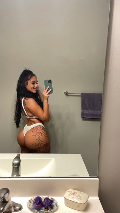 Rise &amp; shine 🍑 https://t.co/5cQcGhTFmF