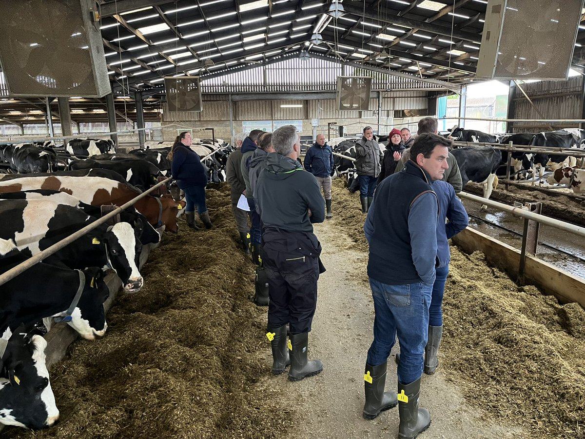 2 farmer discussion groups in 24hrs, Anglesey to Bucks 🏎💨 thanks to @GlanbiaPlc &amp; White Horse Dairy Discussion group for some brilliant questions regarding <a href="/N2Applied/">N2Applied</a> and how N2 can help reduce carbon footprints on farm whilst also providing sustainable N. #NetZero #methane