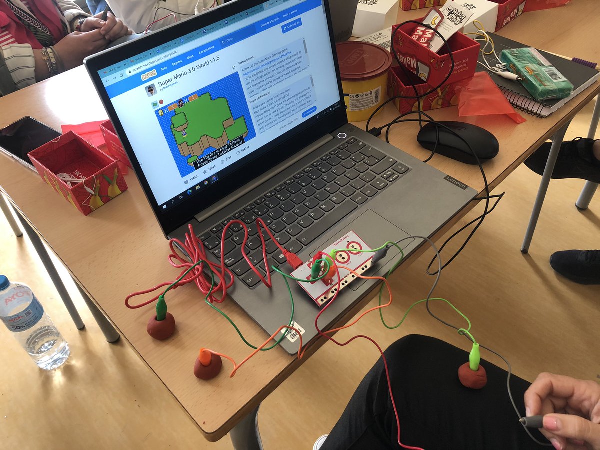 ZERMestral's tweet photo. 🙌🏻Avui sessió formativa al claustre @ZERMestral del nostre equip STEAM 🎯dissenyar propostes didàctiques a partir de l’ús dels 🎮MAKEY , 🙌🏻compartim experiències 👉🏻tot per a la millora professional docent #ACOLLIMSTEAM #ACOLLIMMillora https://t.co/n3eUuRdEQh