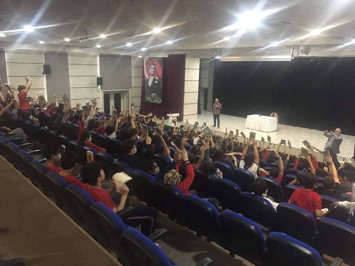 CocukParmak's tweet photo. Yazarımız Atay Sözer;
Aydın Amerikan Kültür Atabey Kolejinde öğrencilerle buluştu 📚 https://t.co/KseLIVaZxP