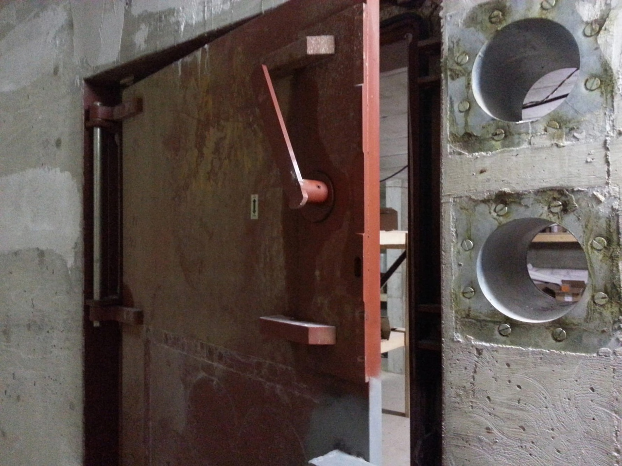 Первые шаги моды в условиях войны