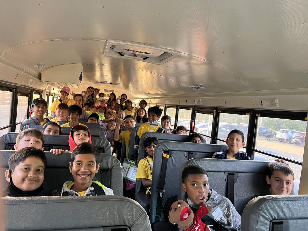 and we’re off🤠 Sky Ranch here we come!! @DCEtrailblazers