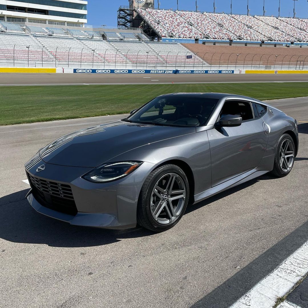 ダークメタルグレー、いい色だ リアスポ付けるか付けないか迷い中