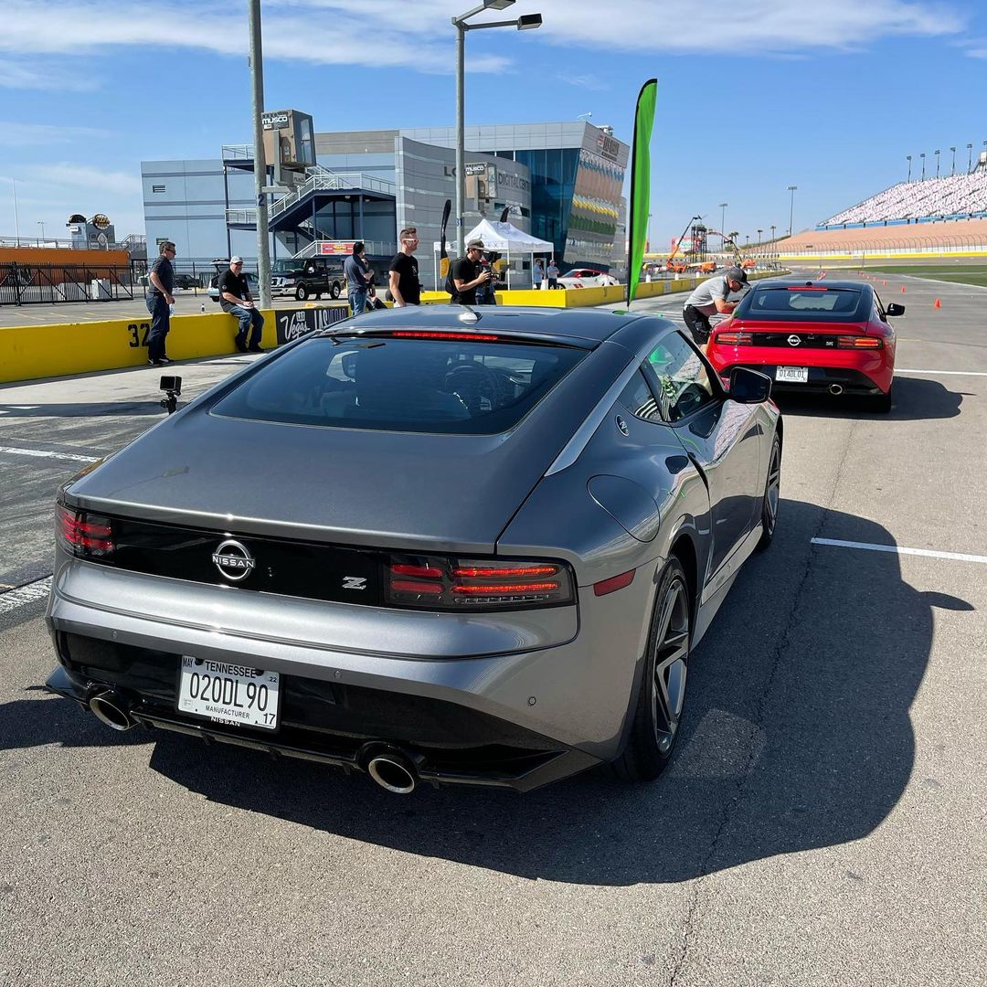 ダークメタルグレー、いい色だ リアスポ付けるか付けないか迷い中