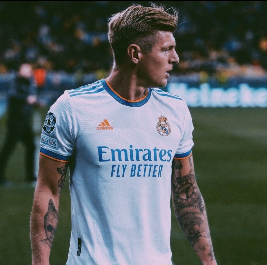 Ha renunciado a su selección para centrarse solo en el Madrid,
leyenda absoluta de este club. 

Ha hecho una primera vuelta de temporada sublime.

Es evidente que esta muerto físicamente, pero le ponen a jugar TODO.. Merece más respeto por parte de la afición.