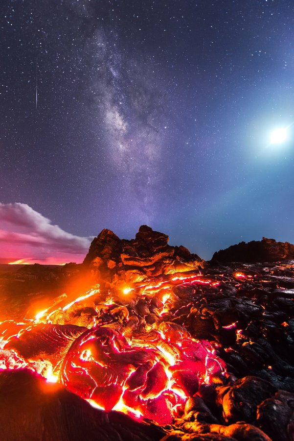 Lava, Meteor, Milky Way And Moon In A Single Shot 😲