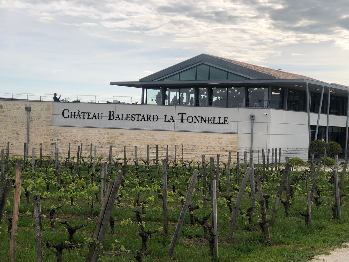 Patriwine's tweet photo. [Semaine des primeurs ] Jour 2

Ce matin nous étions au Château Balestard la Tonnelle pour déguster les St Emilion puis au Château Gazin pour les vins de Pomerol.

Malgré des conditions compliquées, les châteaux ont une nouvelle fois prouvé leur excellence dans le savoir-faire. https://t.co/vnPZpvcXRd