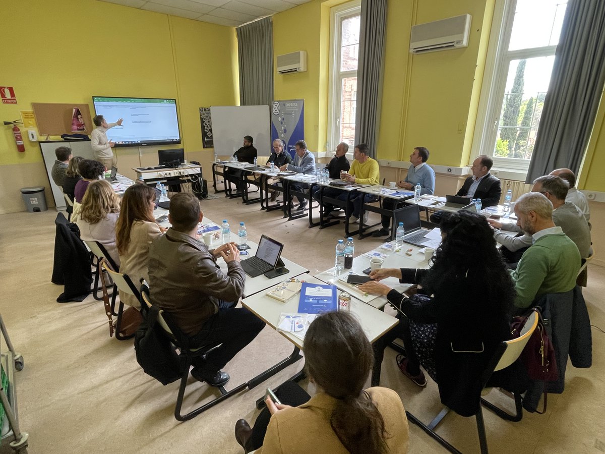 FPEmpresa tweet media