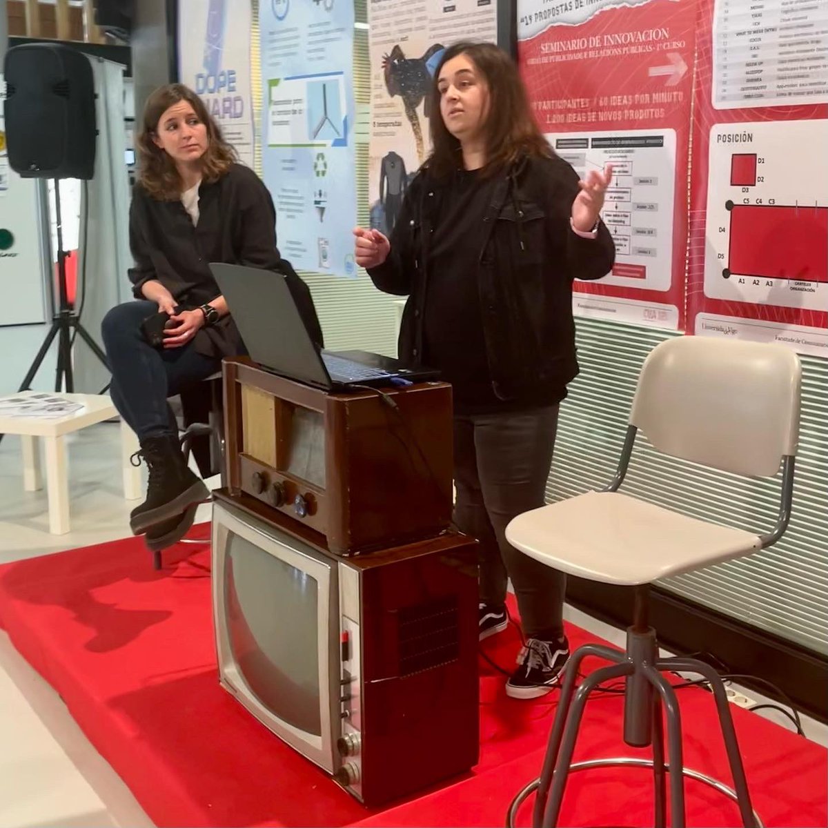 fcom_uvigo's tweet photo. O #talentofcsc ao servizo da Comunicación da ciencia. Moi grandes Noel Queipo e Carmen Rey, presentadas pola vicerreitora de Comunicación Monica Valderrama 😍 #culturkata #comunicacion #uvigo #divulgacion #ciencia #conferencia @cinbio_uvigo @ECOBAS_ @UCC_UVigo https://t.co/hLhYWeLjpk