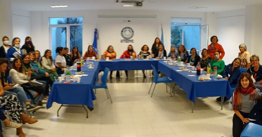 IntersindicalM's tweet photo. El día lunes 25 la Intersindical de Mujeres La Plata, Berisso y Ensenada realizó una reunión con el fin de generar una agenda propia de acciones.
#SindicalismoFeminista
#MujeresSindicalistas https://t.co/kpnRzJ1B8G