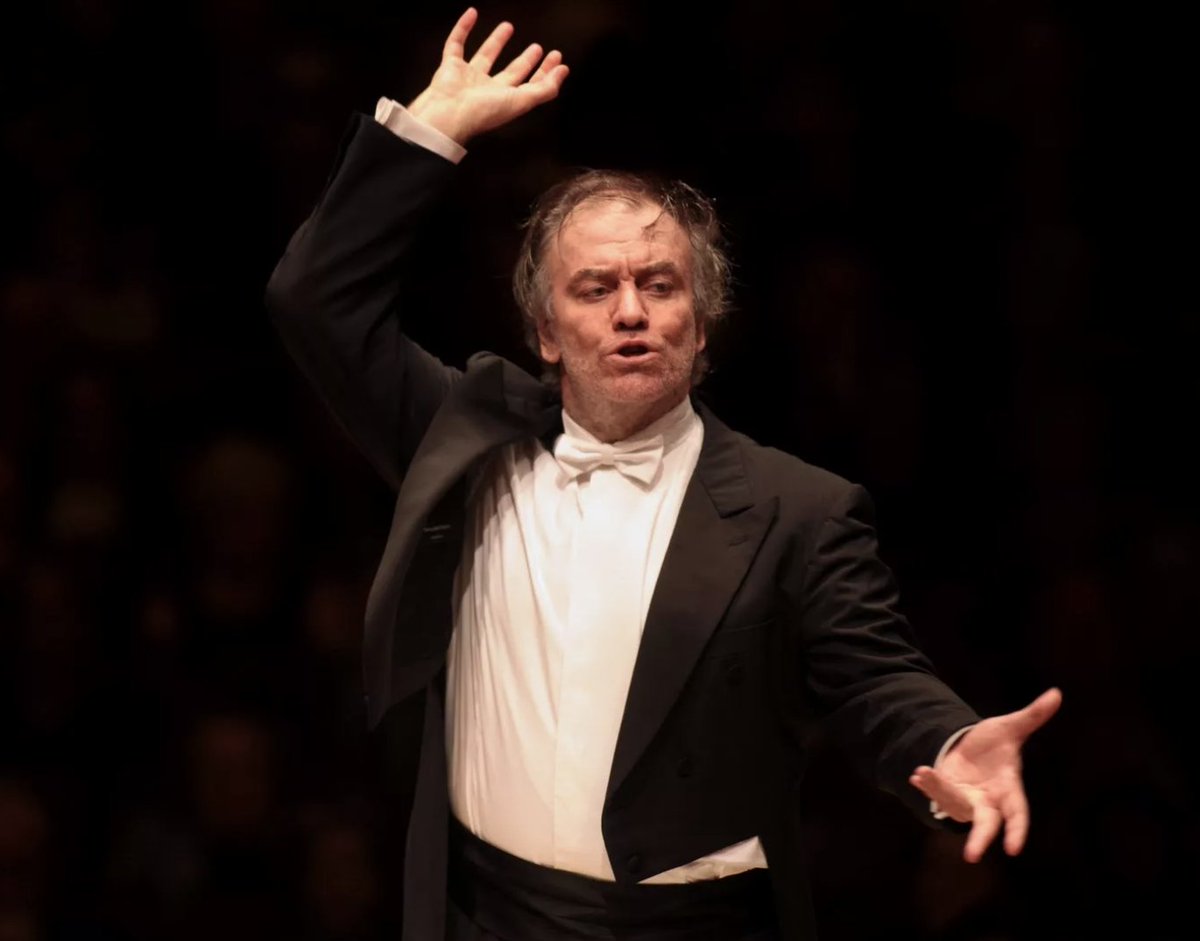 Today I will tell you the story of the star Russian maestro Valery Gergiev. The celebrity conductor who headed the London Symphony Orchestra, the Munich Philharmonic Orchestra and many others. He was once the most wanted guest at La Scala, The Met Opera, Grand Opera, everywhere.