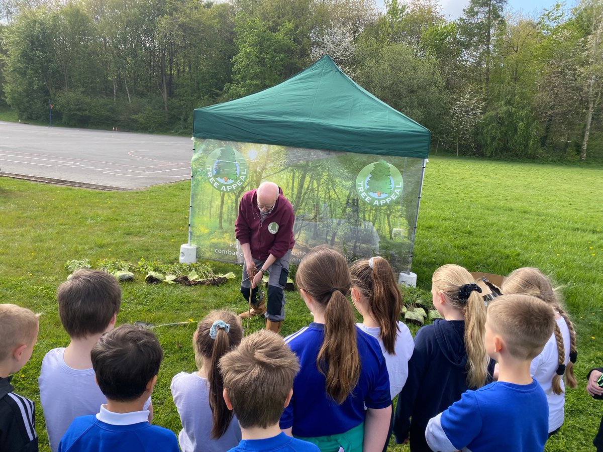 Banner_1's tweet photo. The sun came out for us yesterday at the tree planting ceremony organised by @Tree_Appeal and @eddingUK at Ryecroft Academy in Leeds. π³
Find out more about the Trees for Schools appeal, here https://t.co/HWyVdFnFNK
#treeplanting #sustainability #treeappeal https://t.co/29AbhZrDzH