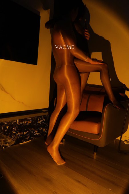 一起亮丝🤗 #couplepantyhose #pantyhose #bodystocking #shiny #亮丝 #情侣丝袜 #encasement https://t.co/SNSwkQOJsm<a href="/tag/couplepantyhose"class="tags">#couplepantyhose</a><a href="/tag/pantyhose"class="tags">#pantyhose</a><a href="/tag/bodystocking"class="tags">#bodystocking</a><a href="/tag/shiny"class="tags"><span>#shiny</span></a><a href="/tag/encasement"class="tags"><span>#encasement</span></a><a href="/tag/%E4%BA%AE%E4%B8%9D"class="tags"><span>#亮丝</span></a><a href="/tag/%E6%83%85%E4%BE%A3%E4%B8%9D%E8%A2%9C"class="tags"><span>#情侣丝袜</span></a>