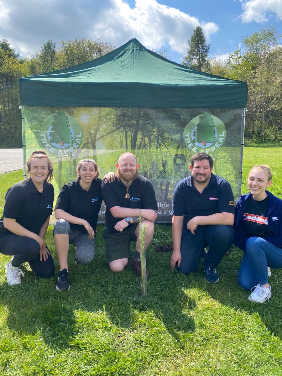 Banner_1's tweet photo. The sun came out for us yesterday at the tree planting ceremony organised by @Tree_Appeal and @eddingUK at Ryecroft Academy in Leeds. π³
Find out more about the Trees for Schools appeal, here https://t.co/HWyVdFnFNK
#treeplanting #sustainability #treeappeal https://t.co/29AbhZrDzH