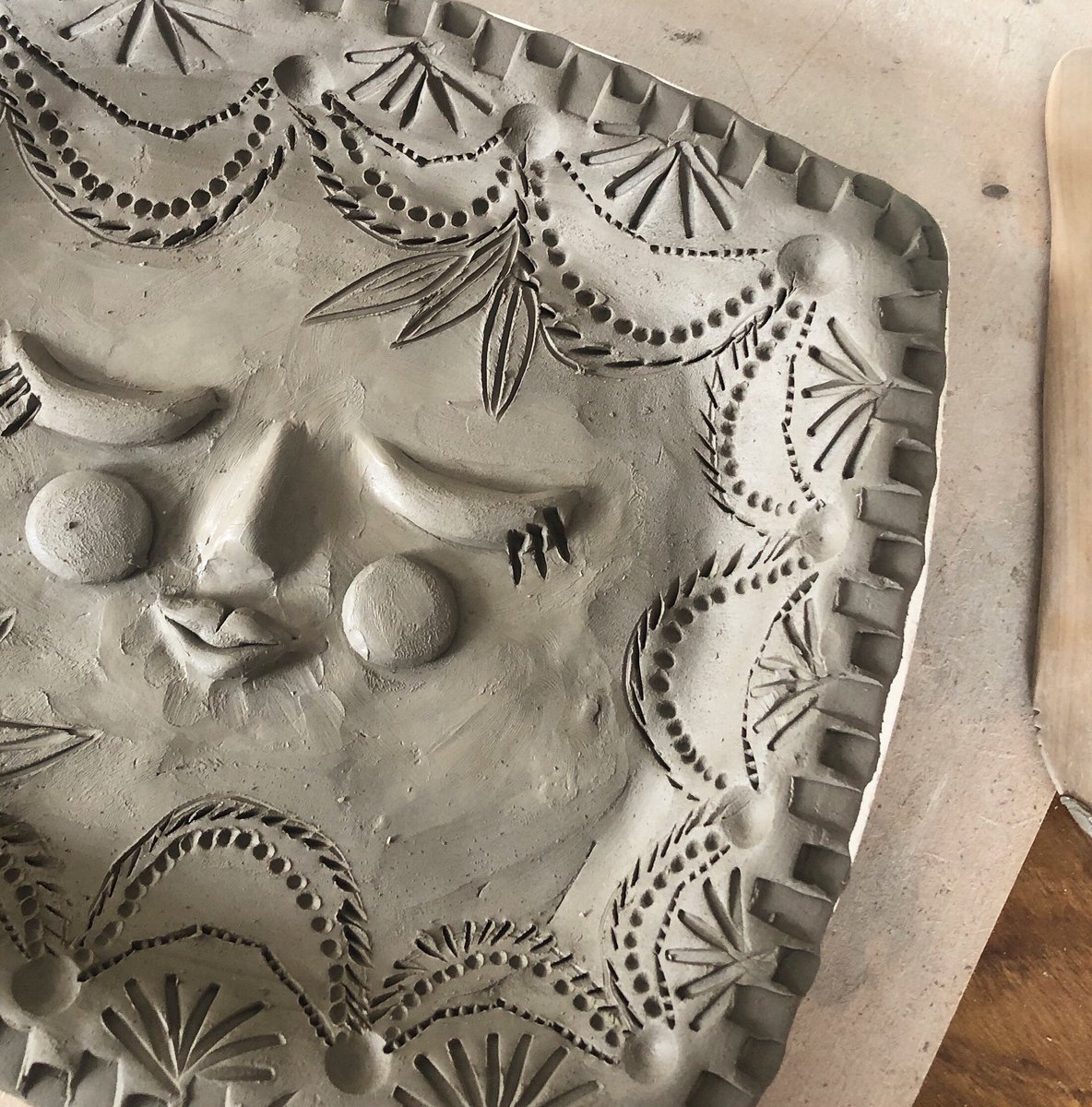 elainelimnewton's tweet photo. Working on a fun clay piece for a workshop today with some UHDB staff at Derby Royal Hospital.
.
This is part of a 6 week project promoting wellbeing and creativity.
@uhdbtrust @airartsuhdb #funwithclay #ceramicsculpture #artinhospitals #mindfulnessart #artforwellbeing https://t.co/KtZ7tWIQvt