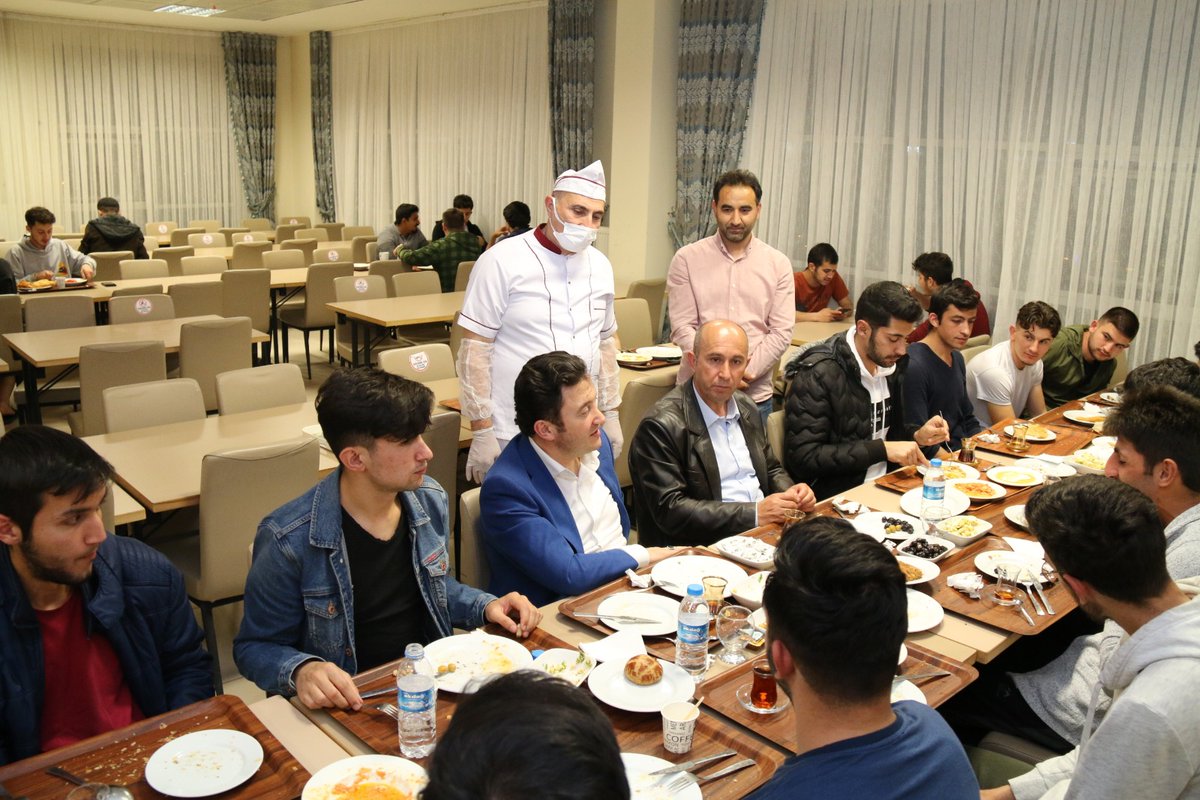 AmasyaKYGM's tweet photo. Genel Müdür Yardımcımız Ali Özdemir, İl Müdürlüğümüze  bağlı yurtlarımızın lokanta-kantinlerini denetleyerek iftar ve sahur da öğrencilerimizle birlikte oldu.
@gencliksporbak @kasapoglu https://t.co/cV7FoHu5eQ