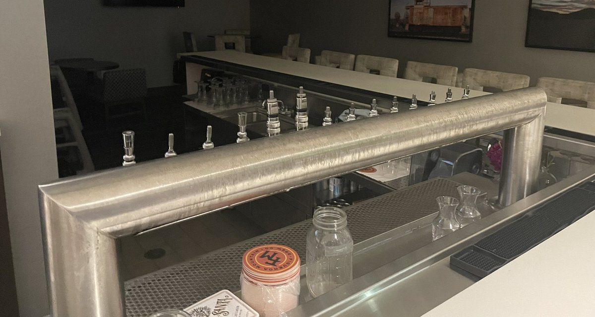 JuanBikes2Phish's tweet photo. Been in a hotel for 3 days in a work session and noticed that the beer taps get taken down every night, they’re given a warm water bath and placed in a steely bed. #beertaps https://t.co/SXVJIxWzm9