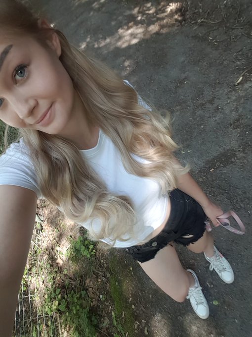 I'm back in the park with the dogs who wants to keep me company  #dogwalk #park #spring #walking https://t<a href="/tag/spring"class="tags"><span>#spring</span></a><a href="/tag/park"class="tags"><span>#park</span></a><a href="/tag/walking"class="tags"><span>#walking</span></a><a href="/tag/dogwalk"class="tags"><span>#dogwalk</span></a>